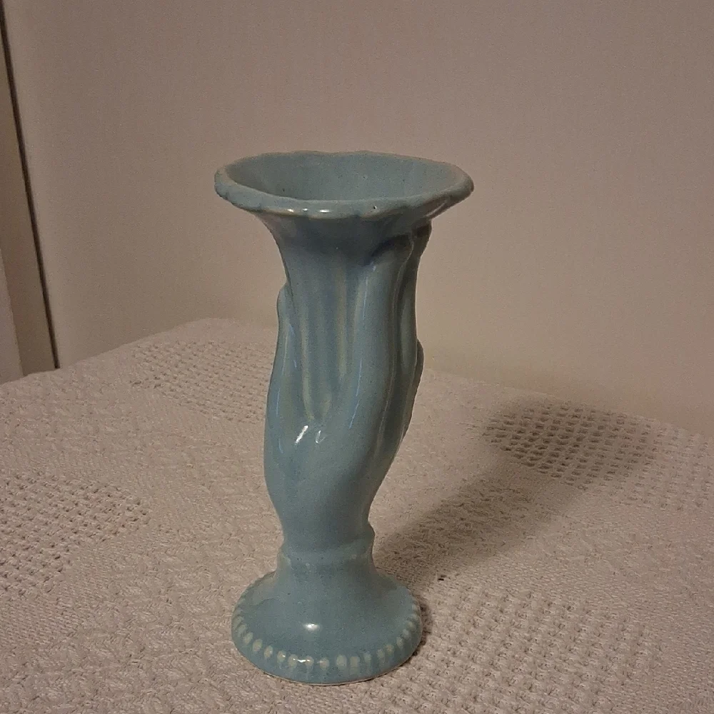🌷 Vintage Shawnee Pottery Blue Tulip Hand Vase – USA, 1940s